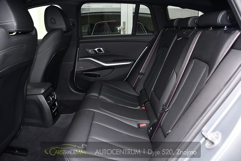 BMW Řada 3 320d xD M-SPORT PANORAMA H/K  - fotka 13 z 57