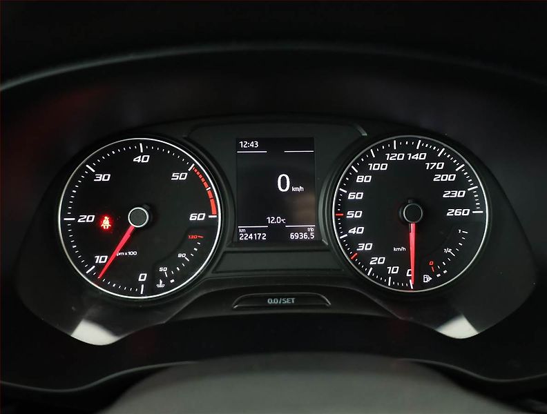 Seat Leon (2015) 1.6 TDI, Tempomat - fotka 9 z 16