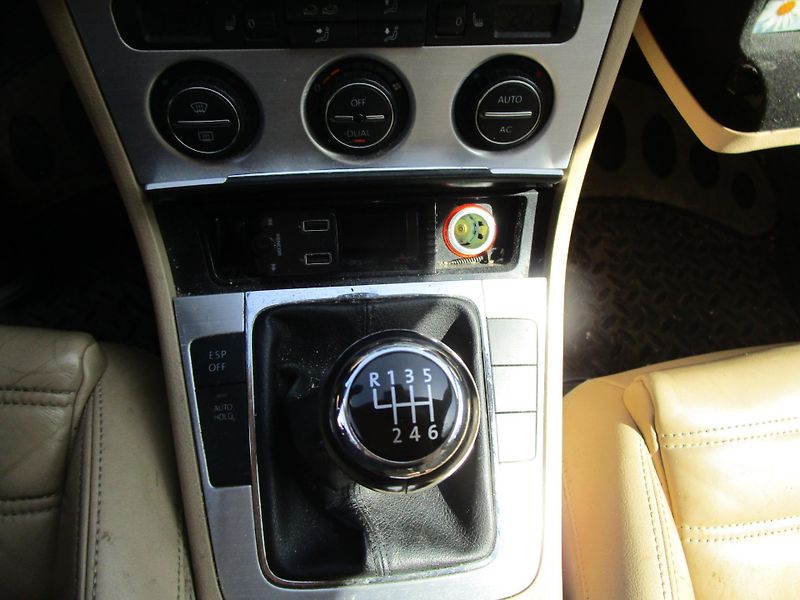Volkswagen Passat 2,0TDi-125KW - fotka 14 z 15