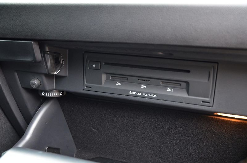Škoda Karoq (2018) 1.6 TDi 85kW DSG STYLE /CANTON - fotka 36 z 41