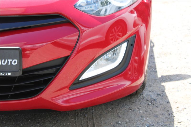 Hyundai i30 1,6 i  NOVÉ V ČR - fotka 26 z 36