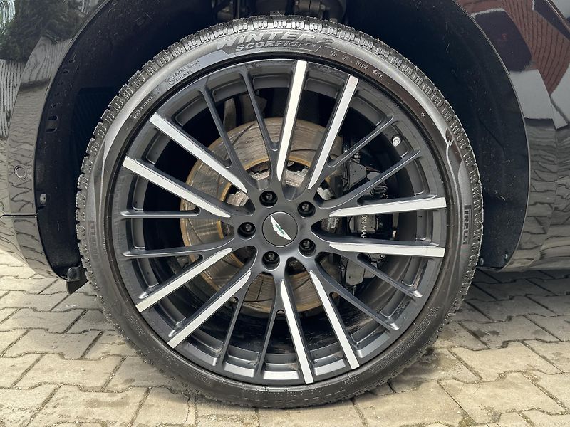 Aston Martin DBX V8-BLACK-R23-ZÁRUKA-12TKM - fotka 46 z 46