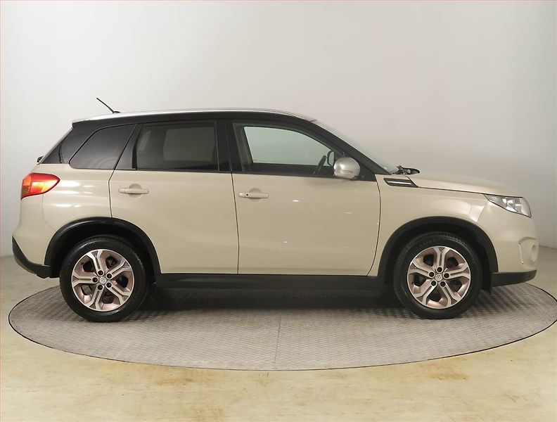 Suzuki Vitara (2016) 1.4 BoosterJet, 4X4, Automat - fotka 6 z 25