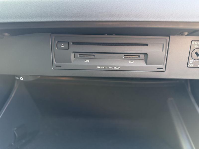 Škoda Octavia 2.0 TDi, 110kw, pano, taž. ČR - fotka 14 z 20