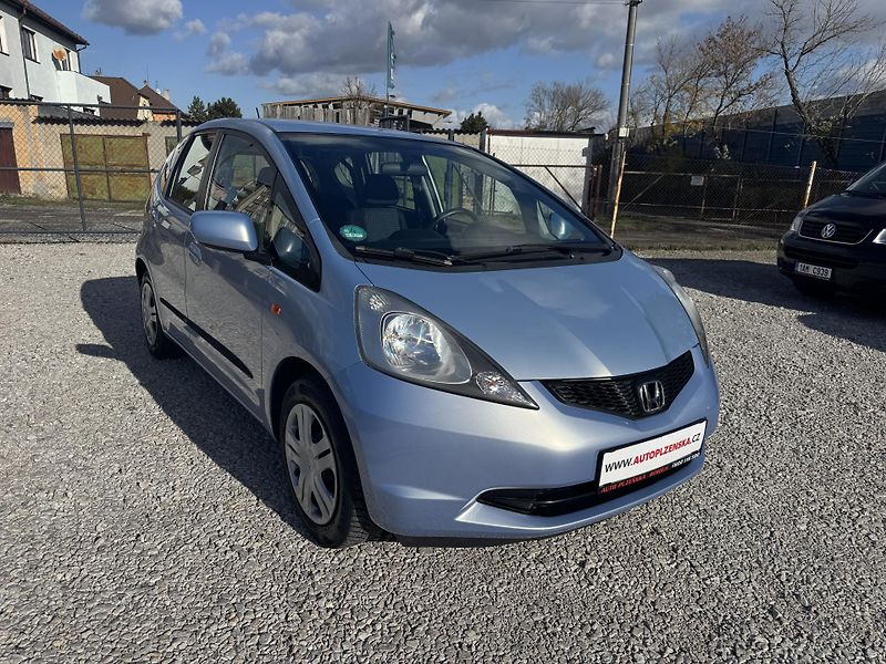 Honda Jazz (2009) 1.2i, 1MAJITEL,rezervace - fotka 2 z 39