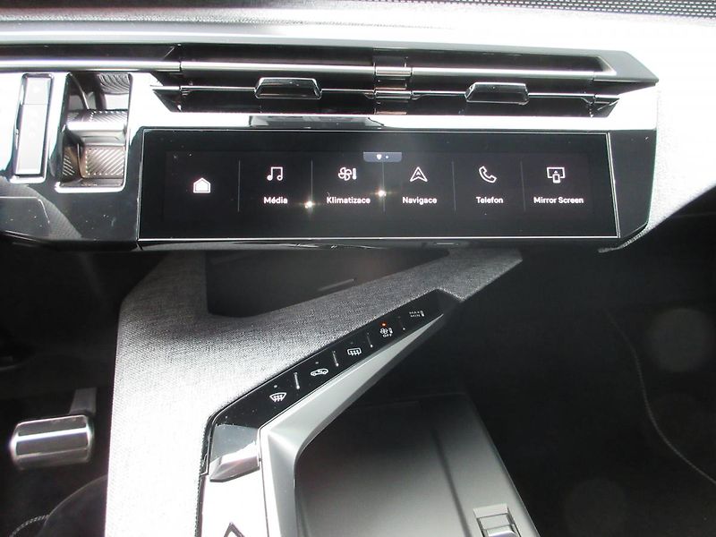 Peugeot 5008 GT Elektromotor 157 kW / 210 k - fotka 23 z 27