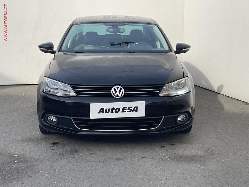 Volkswagen Jetta (2011) 1.4 TSi, Highline, +kola - fotka 2 z 21