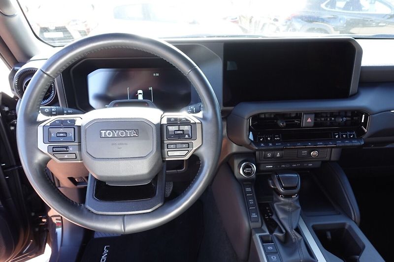 Toyota Land Cruiser 2.8D4-D  8 AT Invincible - fotka 16 z 39