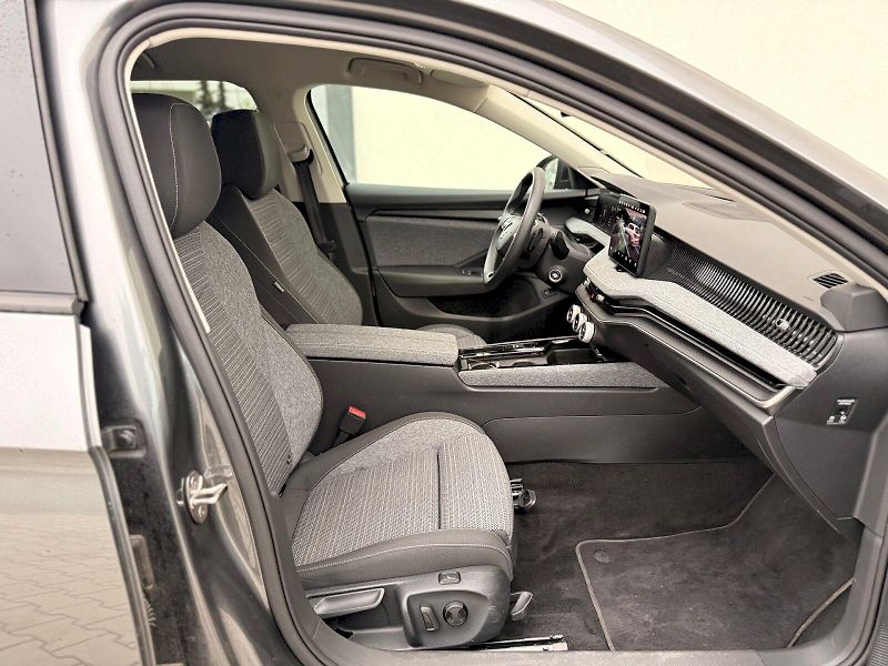 Škoda Superb (2024) COMBI SELEC TD 110/2.0 A7F - fotka 27 z 32
