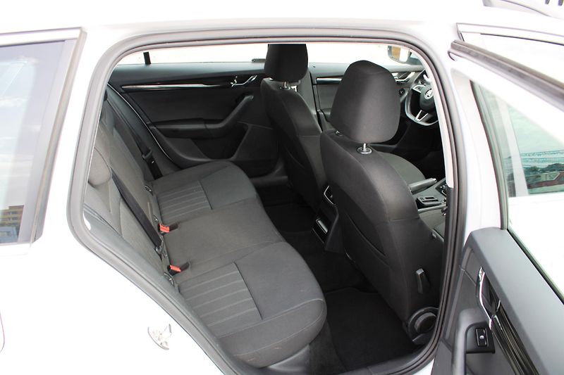 Škoda Octavia (2020) 2,0TDI KLIMA LED NAVI TEMPOMAT - fotka 12 z 16