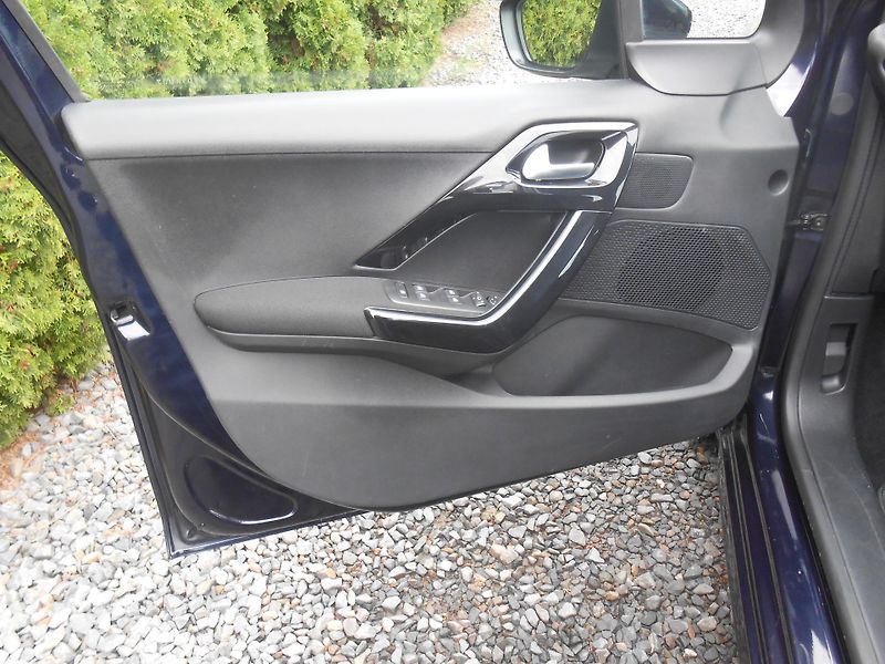 Peugeot 208 NAVI, CHROM, LED, 87TKm - fotka 22 z 37