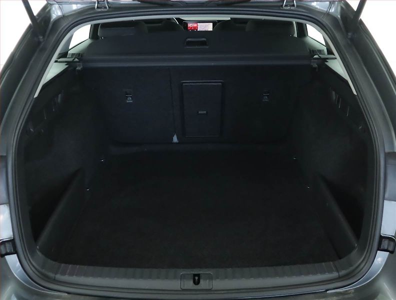 Škoda Octavia (2023) 2.0 TDI, Automat, Serv.kniha - fotka 14 z 16