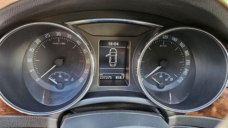Škoda Superb (2015) Škoda Superb II Facelift 2.0 - fotka 13 z 21