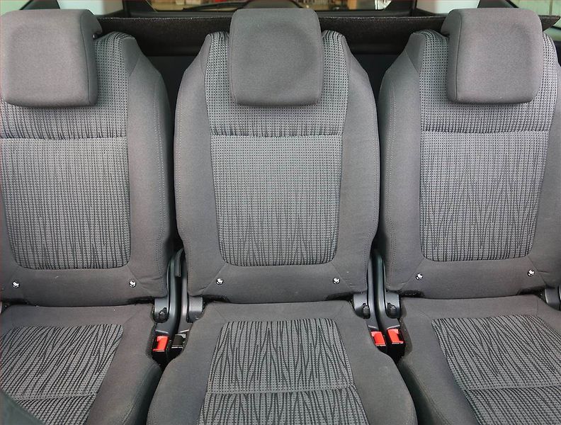 Peugeot 5008 (2013) 1.6 HDi, Tempomat - fotka 10 z 19