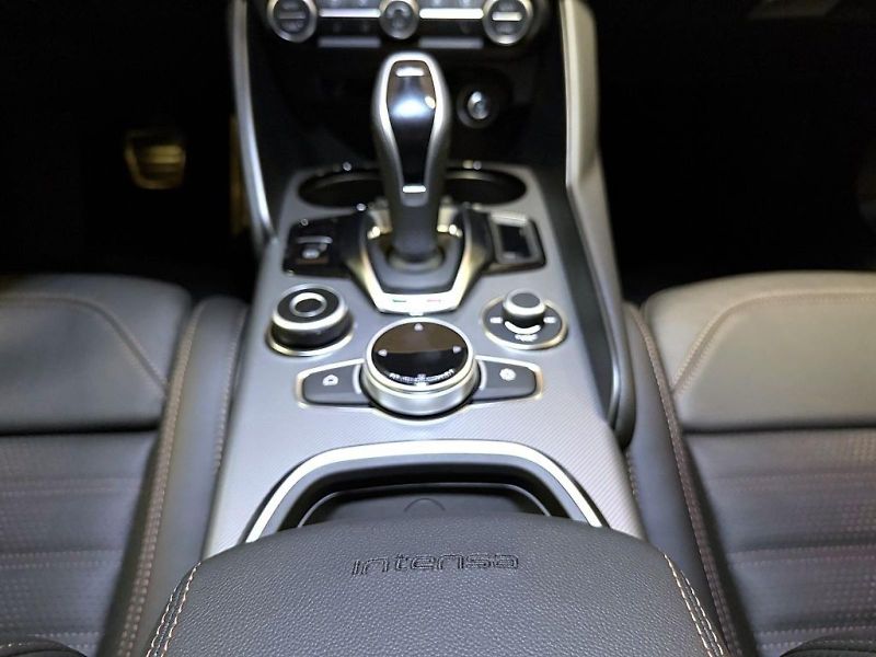 Alfa Romeo Giulia (2026) 2.0T 280k AT8 ZF Q4 4x4 Intens - fotka 19 z 23