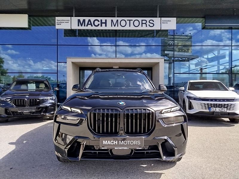 BMW X7 xDrive40d - fotka 3 z 38
