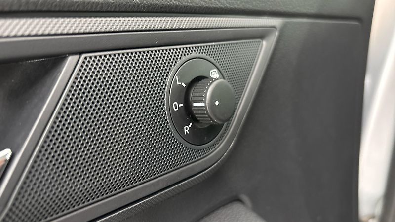 Škoda Fabia 1.0 TSI Ambition Combi - fotka 21 z 24