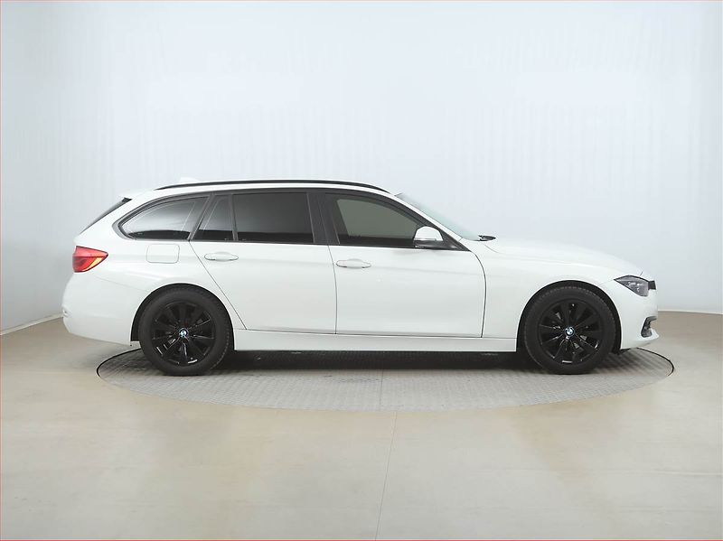 BMW Řada 3 (2017) 318 d, Automat, Navi, Tempomat - fotka 6 z 18