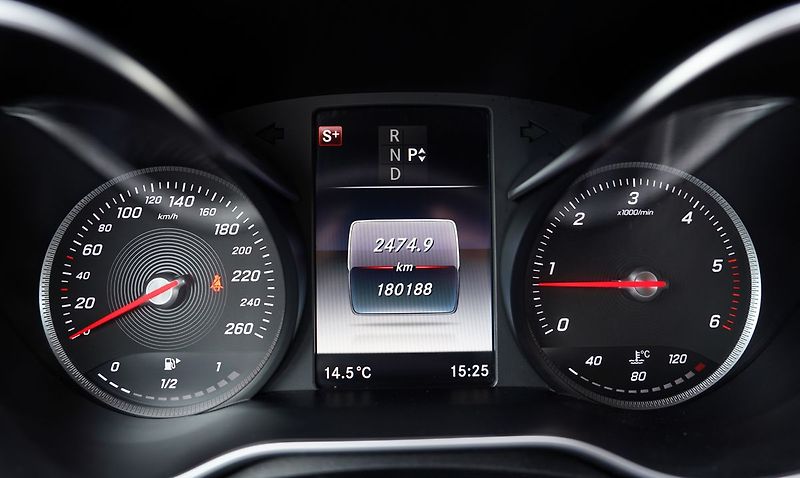 Mercedes-Benz Třídy C C 250d coupé AMG/Burm/205PS/ČR - fotka 28 z 38