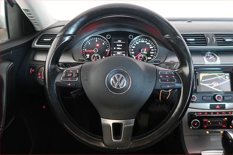 Volkswagen Passat (2011) 2.0 TDI, Automat, nová STK - fotka 17 z 20