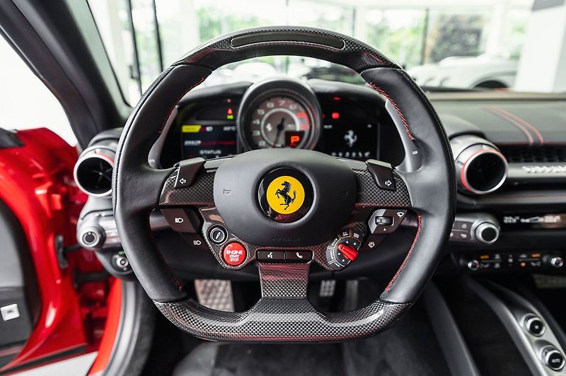 Ferrari 812 Superfast - fotka 6 z 22