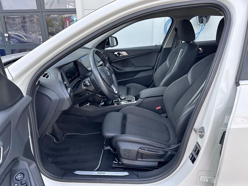 BMW Řada 1 118i Model Sport Line - fotka 7 z 23