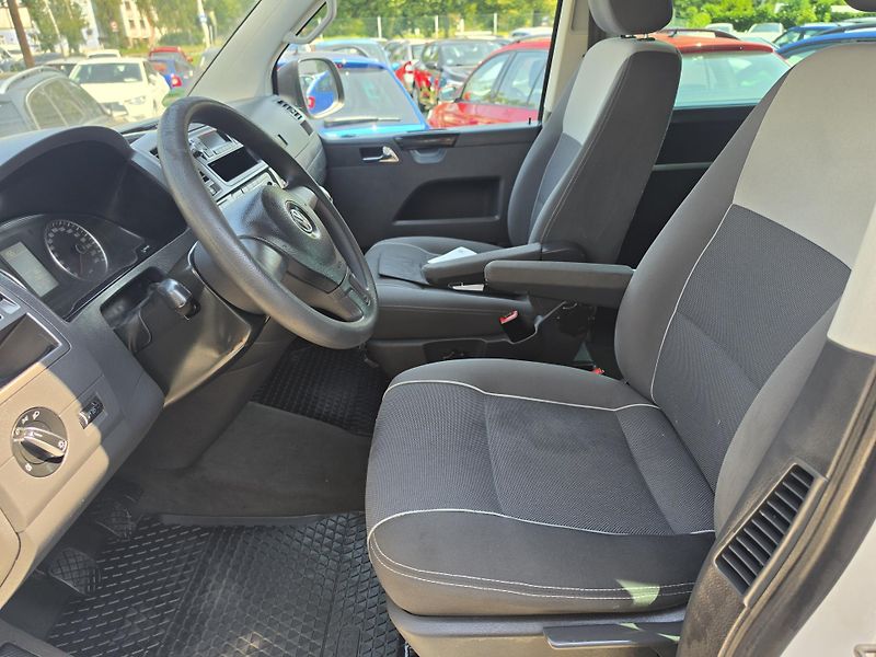 Volkswagen Multivan 2.0 TDI 103kw 7 Míst  TZ  - fotka 10 z 37