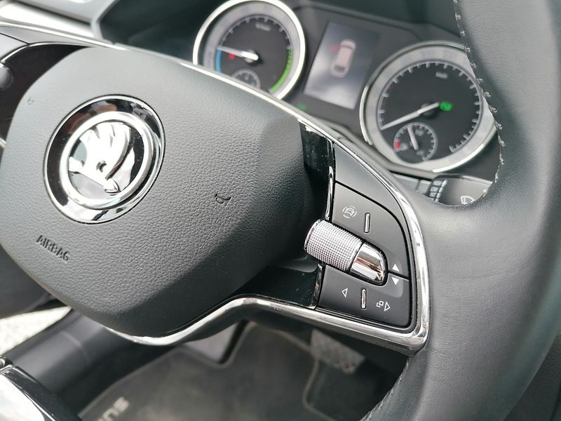 Škoda Superb (2022) IV 1.4 TSi PHEV 160kW - fotka 19 z 30