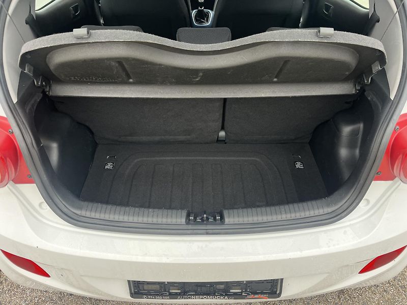 Hyundai i10 (2015) 1.0i 49kw, REZERVACE - fotka 19 z 28