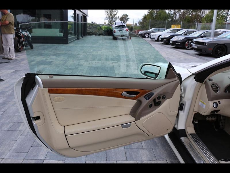 Mercedes-Benz SL 500 V8, facelift, 390 PS - fotka 15 z 44
