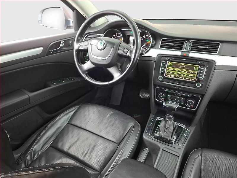 Škoda Superb (2012) 2.0 TDI, Automat, Tažné - fotka 7 z 19