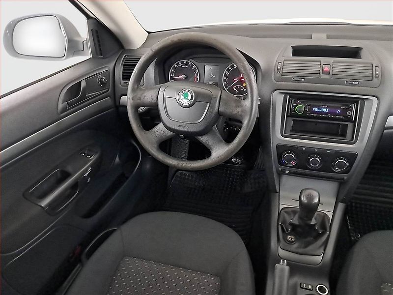 Škoda Octavia (2012) 1.6 TDI, po STK, oblíbený vůz - fotka 7 z 14