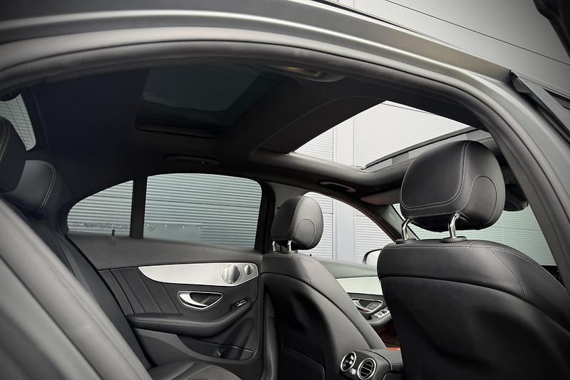 Mercedes-Benz Třídy C (2019) C 300d 4Matic AMG Line - fotka 13 z 32