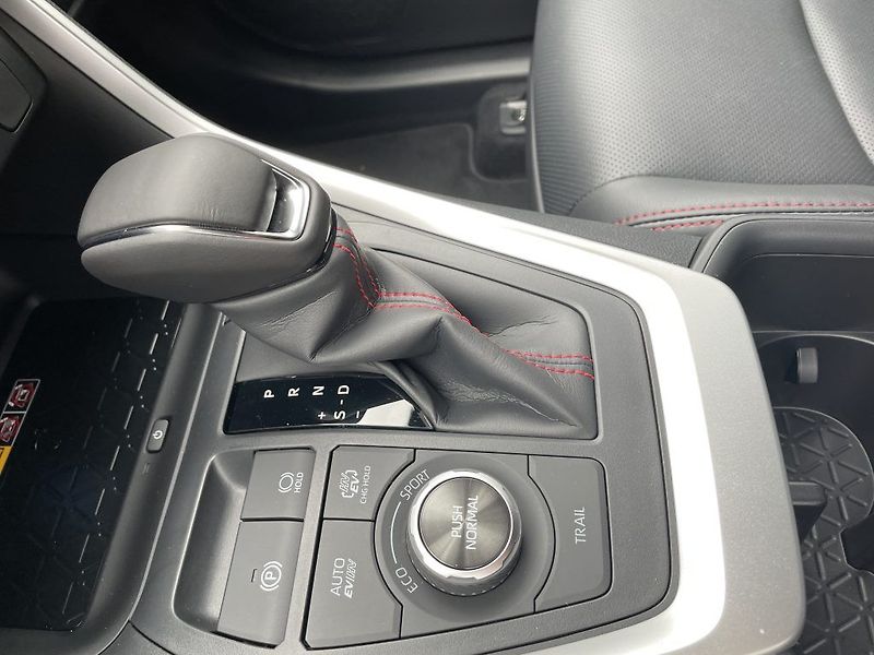 Toyota RAV4 2.5 Plug-in Hybrid ODBĚR 7/26 - fotka 21 z 30