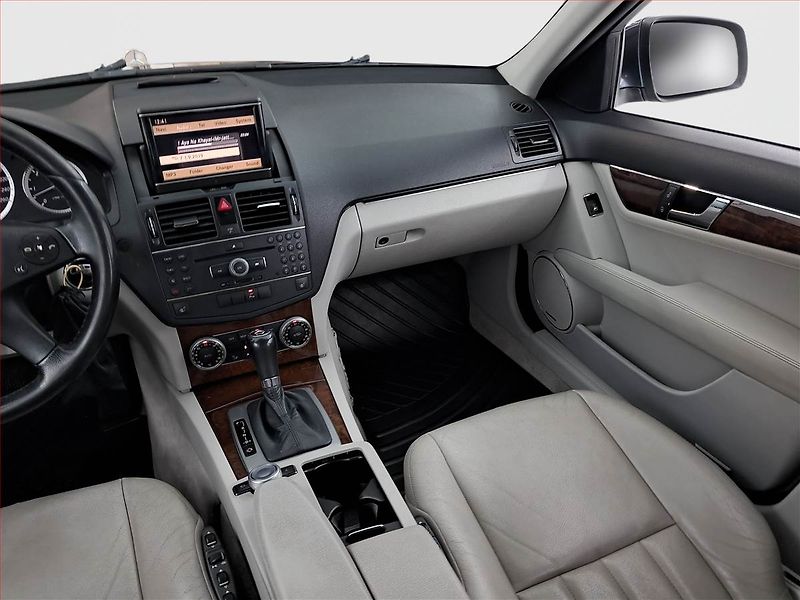 Mercedes-Benz Třídy C (2008) C 320 CDI 4MATIC, 4X4 - fotka 8 z 19