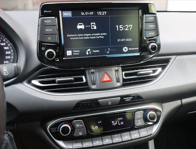 Hyundai i30 (2022) Family 1.5 T-GDI MHEV - fotka 11 z 14
