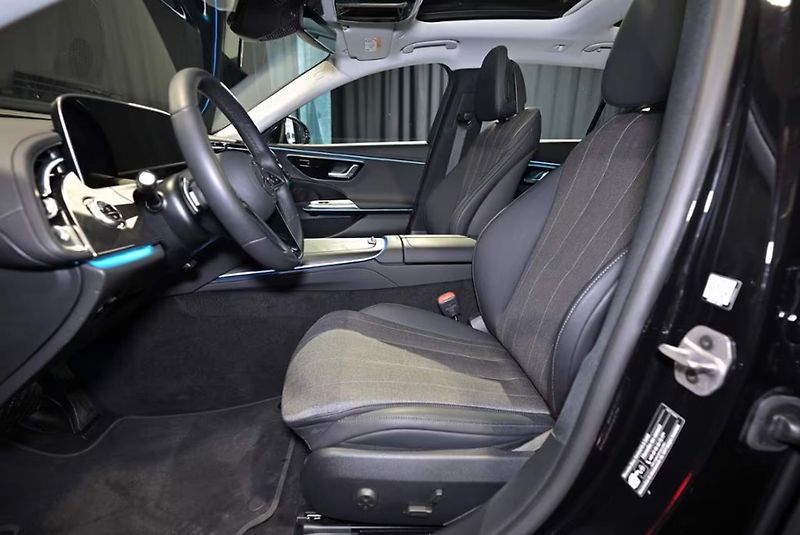 Mercedes-Benz Třídy E 220d 4M Avantgarde 360 Pano Ta - fotka 6 z 15