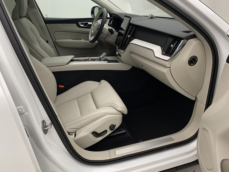 Volvo XC60 T8 AWD RECHARGE REZERVACE - fotka 22 z 66
