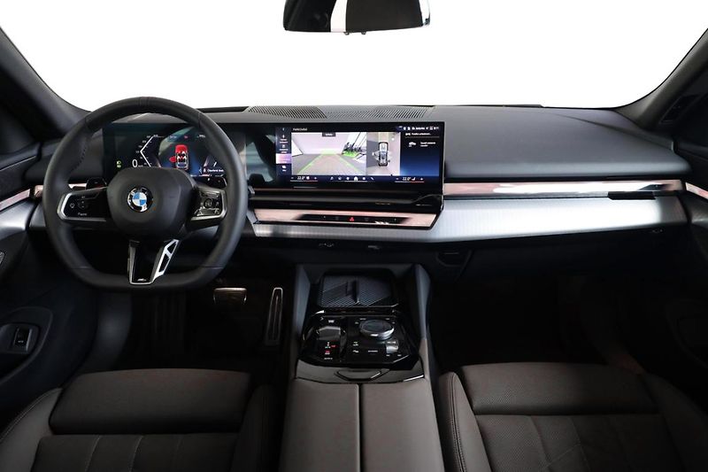 BMW Řada 5 540d xDrive Touring - fotka 5 z 31