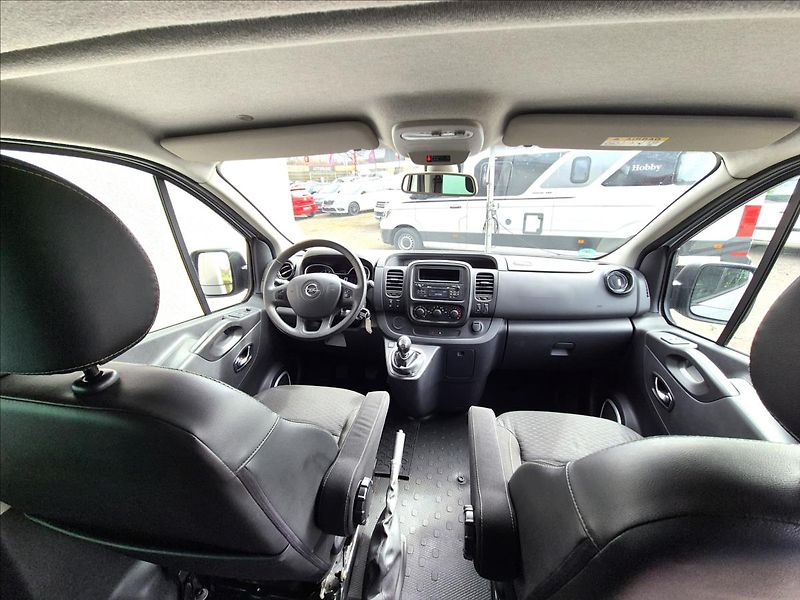 Opel Vivaro (2016) 1,6 CDTi 8 9 Míst TZ Tempomat - fotka 21 z 30