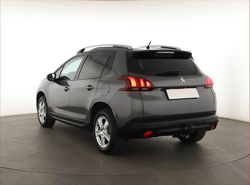 Peugeot 2008 (2018) 1.2 PureTech, Tempomat - fotka 4 z 16