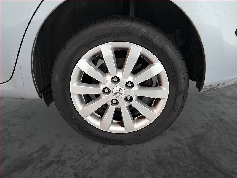 Toyota Auris (2010) 1.6 Valvematic - fotka 14 z 16
