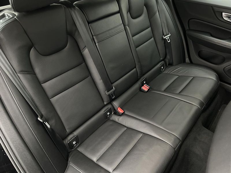 Volvo V60 2.0 T5 INSCRIPTION - fotka 14 z 25