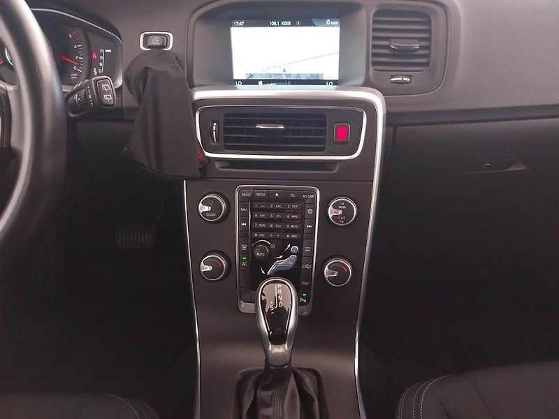 Volvo V60 (2015) D3 2.0, Automat, Navi - fotka 12 z 20