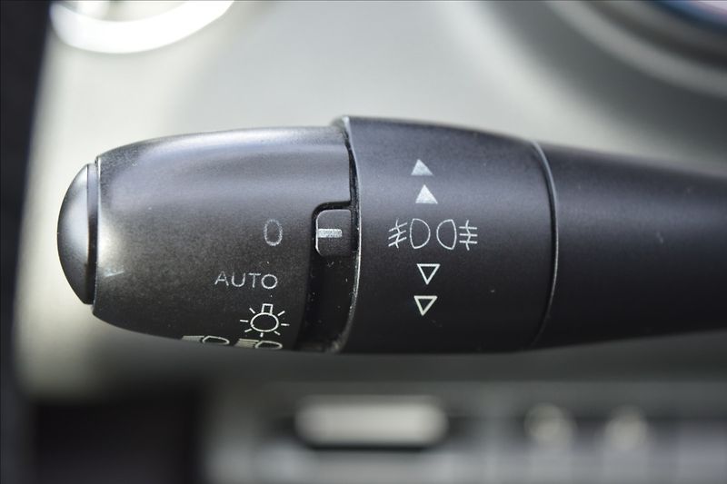 Peugeot 3008 1,6 i 88KW ALU NAVI PANORAMA - fotka 29 z 50
