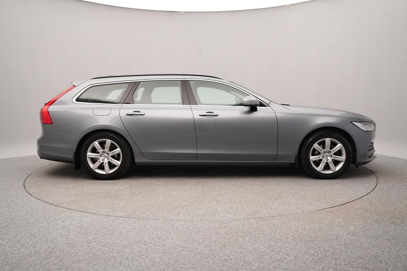 Volvo V90 D4 MOMENTUM PRO  - fotka 11 z 52