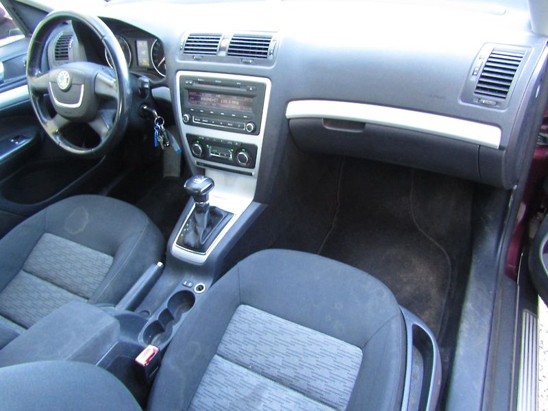 Škoda Octavia (2010) 1.6 TDI 77kW  DSG - fotka 14 z 34
