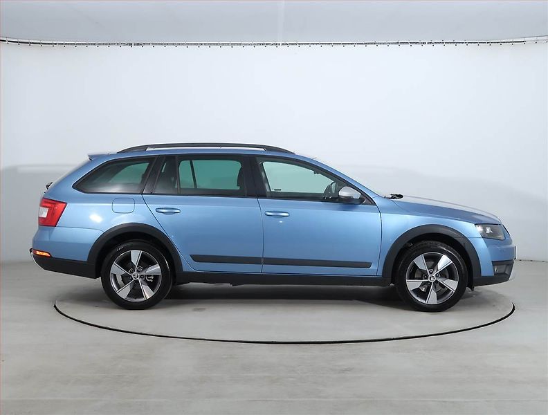 Škoda Octavia (2016) Scout 2.0 TDI, 4X4, Bi-Xenony - fotka 6 z 22