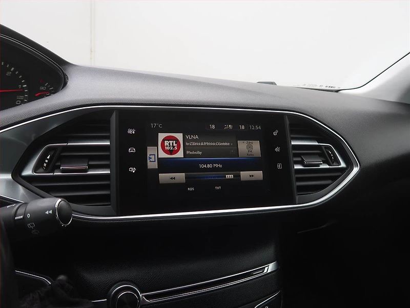 Peugeot 308 (2015) 1.6 e-HDi, Tempomat - fotka 12 z 15