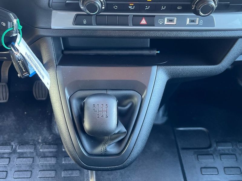 Opel Vivaro (2026) CREW VAN 2.2D (110kW/150k) MT6 - fotka 17 z 22